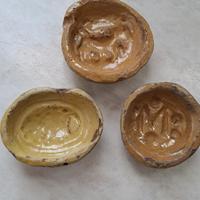 3 antiche formelle in terracotta smaltata 