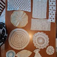 Blocco di n.35 centrini uncinetto