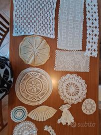 Blocco di n.35 centrini uncinetto