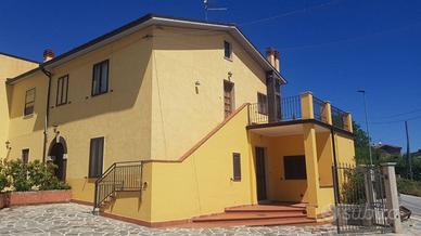 Appartamento in villa in zona c.da Colle dell'Orso