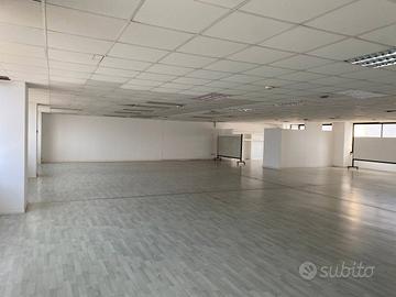 Locale 350 mq BARICENTRO Casamassima BA