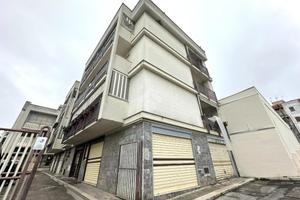 4 LOCALI A CANOSA DI PUGLIA