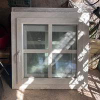 3 finestre quadrate PVC bianche