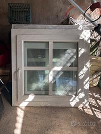 3 finestre quadrate PVC bianche