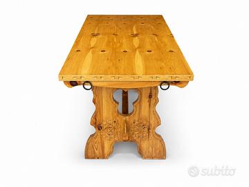 Tavolo vintage alpino in legno massello intagliato