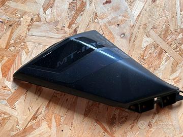 Convogliatore sinistro Yanaha MY 125 anno 2022