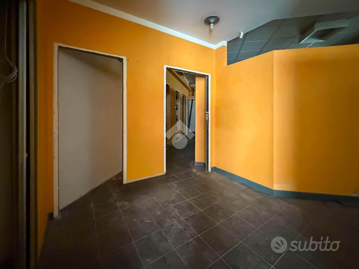 NEGOZIO A VESTONE - Altro