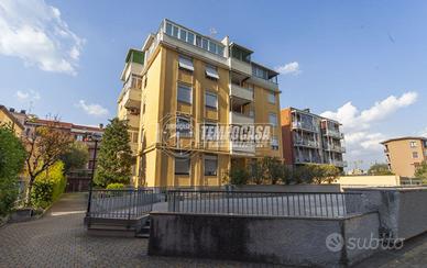 2 LOCALI CON TERRAZZINO, LIBERO SUBITO !