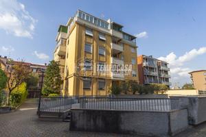 2 LOCALI CON TERRAZZINO, LIBERO SUBITO !