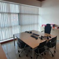 Postazione ufficio arredata