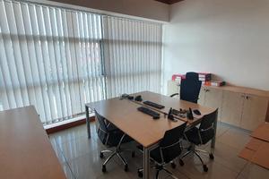 Postazione ufficio arredata