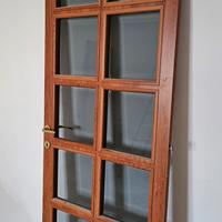 1 Porta da interno colore ciliegio con vetri