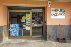 NEGOZIO A BORGO VELINO