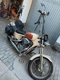 Moto Honda shadow vt600
