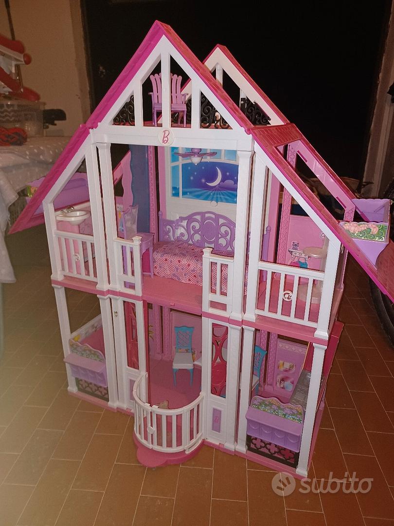 La Casa dei Sogni di Barbie con la Fiat 500