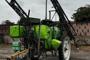 BOTTE DEL DISERBO TRAINATA TECNOMA