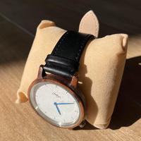 Orologio con cassa in legno