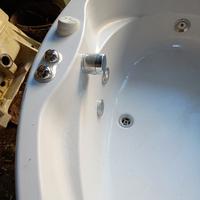 vasca da bagno con idromassaggio 