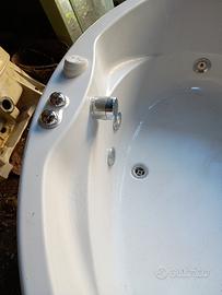 vasca da bagno con idromassaggio 