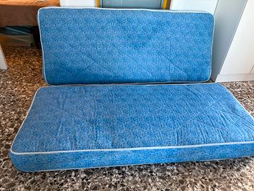 Due Materassi singoli con copri materasso