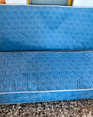 Due Materassi singoli con copri materasso