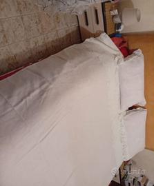 Lenzuola di lino matrimoniali ricamate a mano