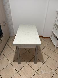 Tavolo e sedie Scavolini