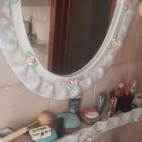 Specchio bagno con base in Capodimonte