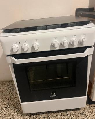 Cucina gas Indesit praticamente nuovo