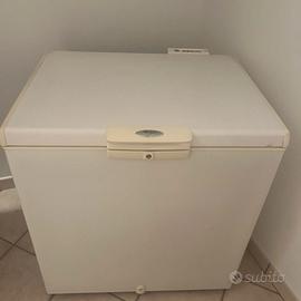 Congelatore a pozzetto Whirlpool 204L