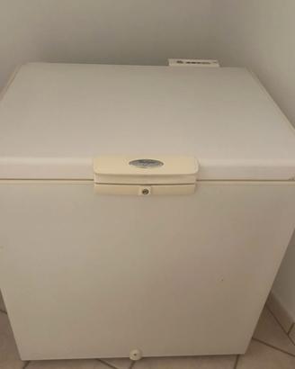 Congelatore a pozzetto Whirlpool 204L