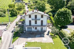Casa indipendente di 450 m² con più di 5 locali e 