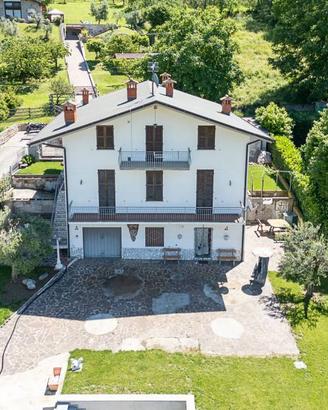 Casa indipendente di 450 m² con più di 5 locali e 