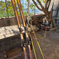 sci atomic con attacchi e bastoni