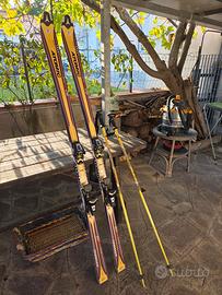 sci atomic con attacchi e bastoni