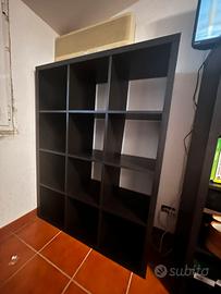 Do via Scaffale a cubi di IKEA