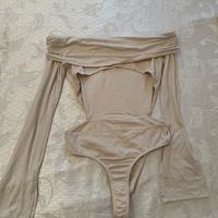 Body crema con schiena scoperta