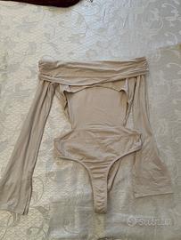 Body crema con schiena scoperta