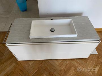 Mobile bagno sospeso
