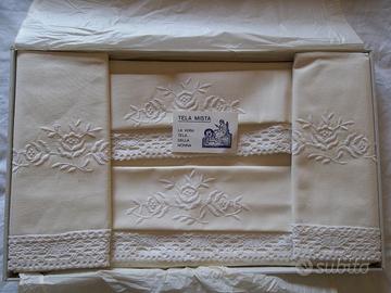 Parure letto da corredo vintage con pizzo tombolo