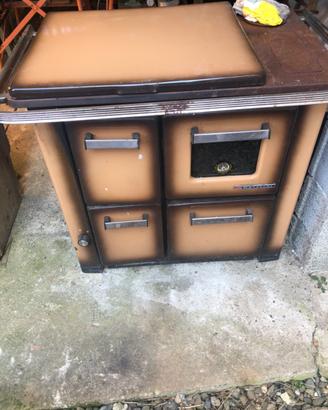 Idrostufa a legna per riscalare caloriferi