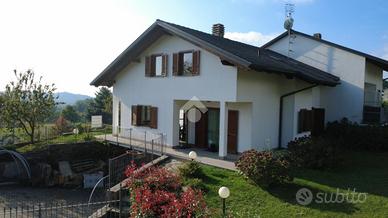 VILLA A SCHIERA A RUEGLIO