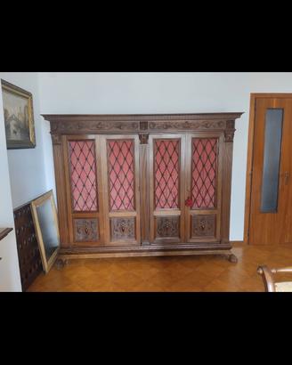 mobili stile rinascimento e lampadari
