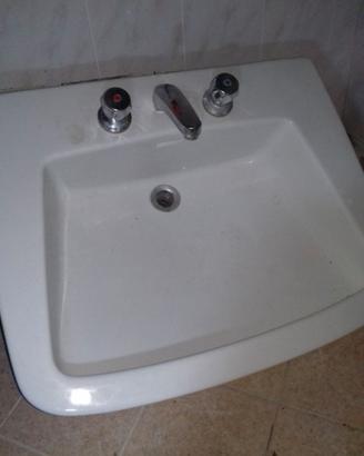 Lavandino in ceramica