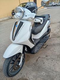 Beverly 300 i.e.