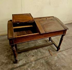 scrivania con antine apribili