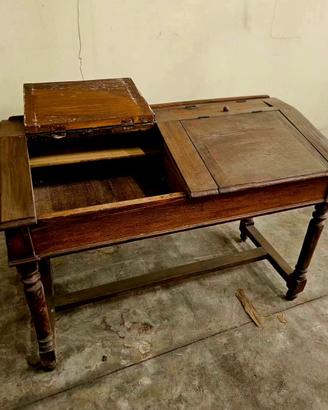 scrivania con antine apribili