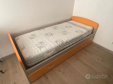 letto singolo + letto estraibile+2 materassi singo