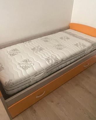 letto singolo + letto estraibile+2 materassi singo