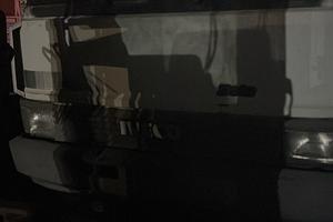 Autocarro ribaltabile trilaterale